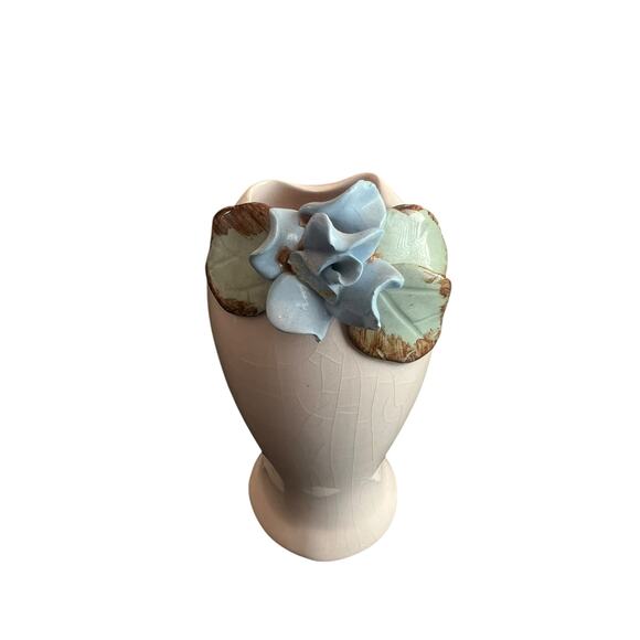 VINTAGE ANTIQUE PORCELIAN LITTLE BUD FLOWER VASE PINK WITH 3D BLUE FLOWER - Picture 2 of 9